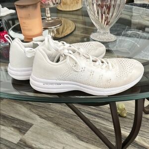 🤍APL White Athletic Shoes Lightweight Knit Design Sz 7.5